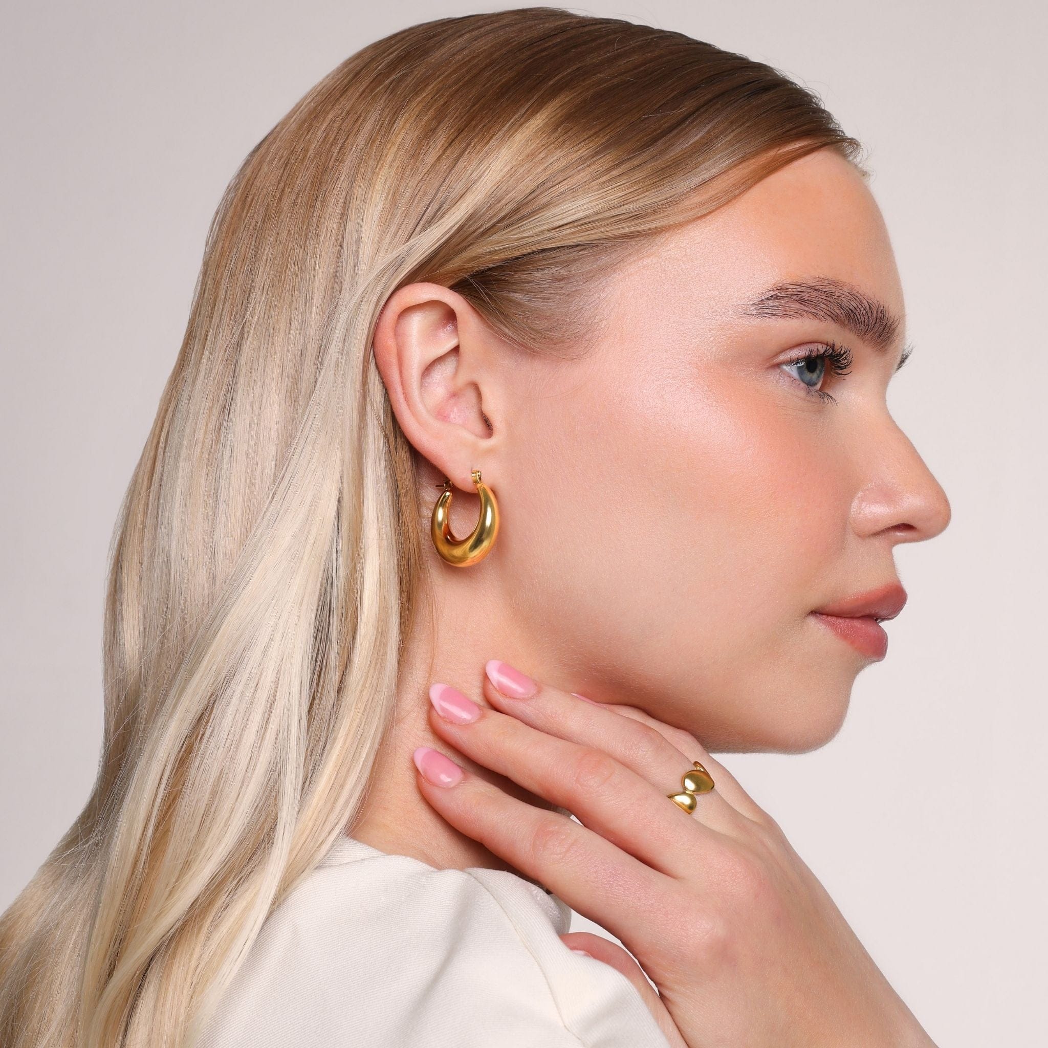 Ana Hoop Earrings - Image 5