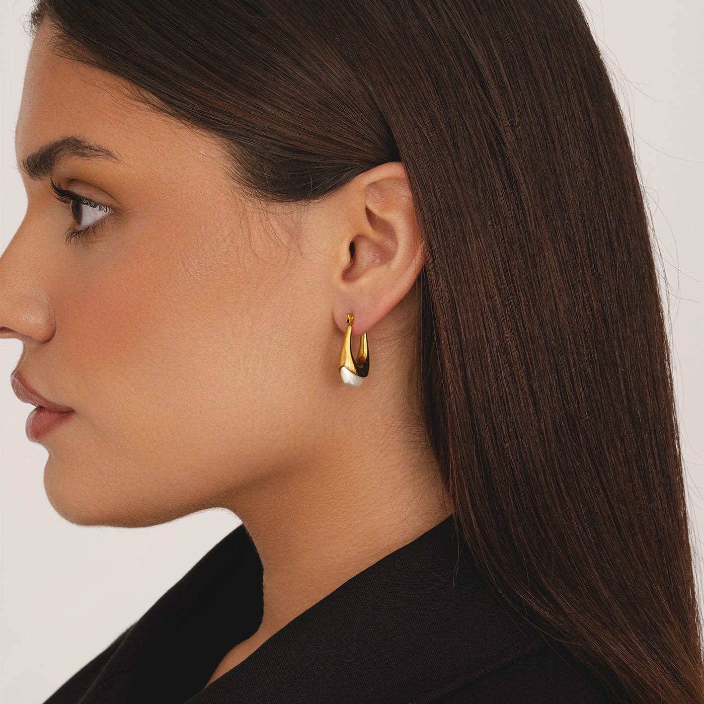Halle Pearl Hoop Earrings - Image 2