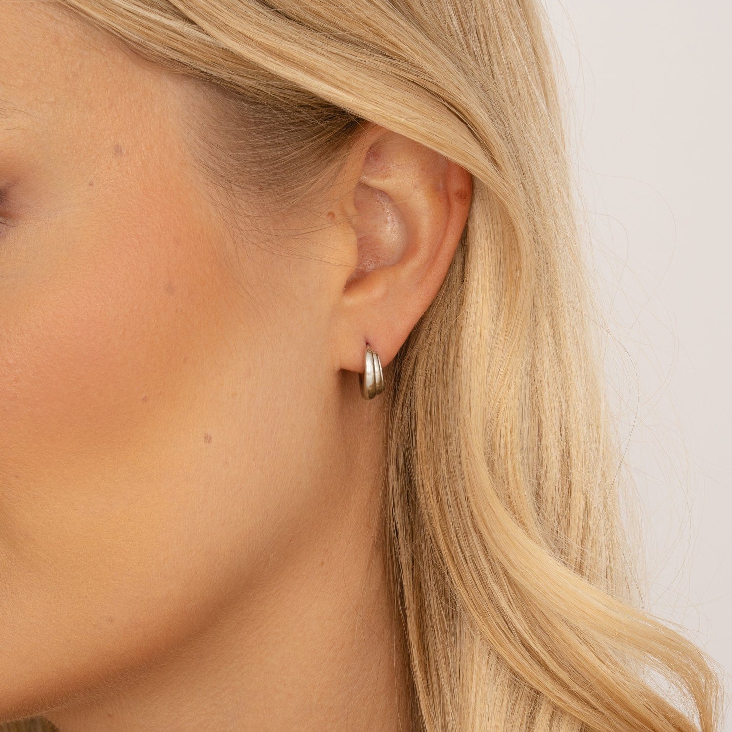 Jacy Hoop Earrings - Image 3