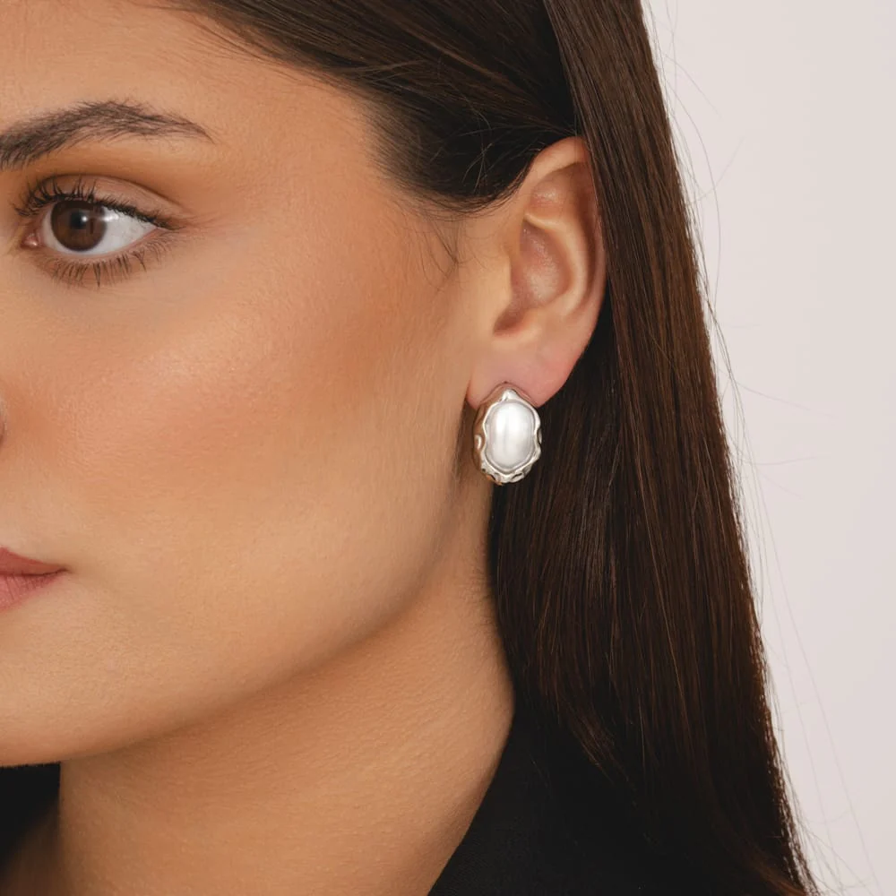 Larissa Pearl Stud Earrings - Image 4