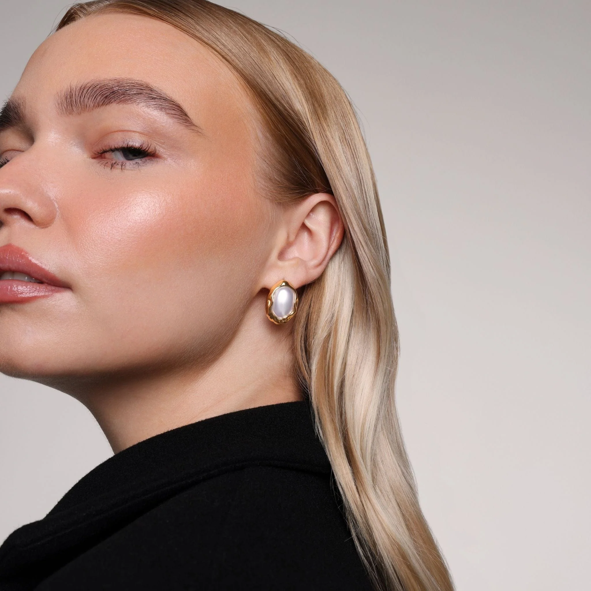 Larissa Pearl Stud Earrings - Image 6