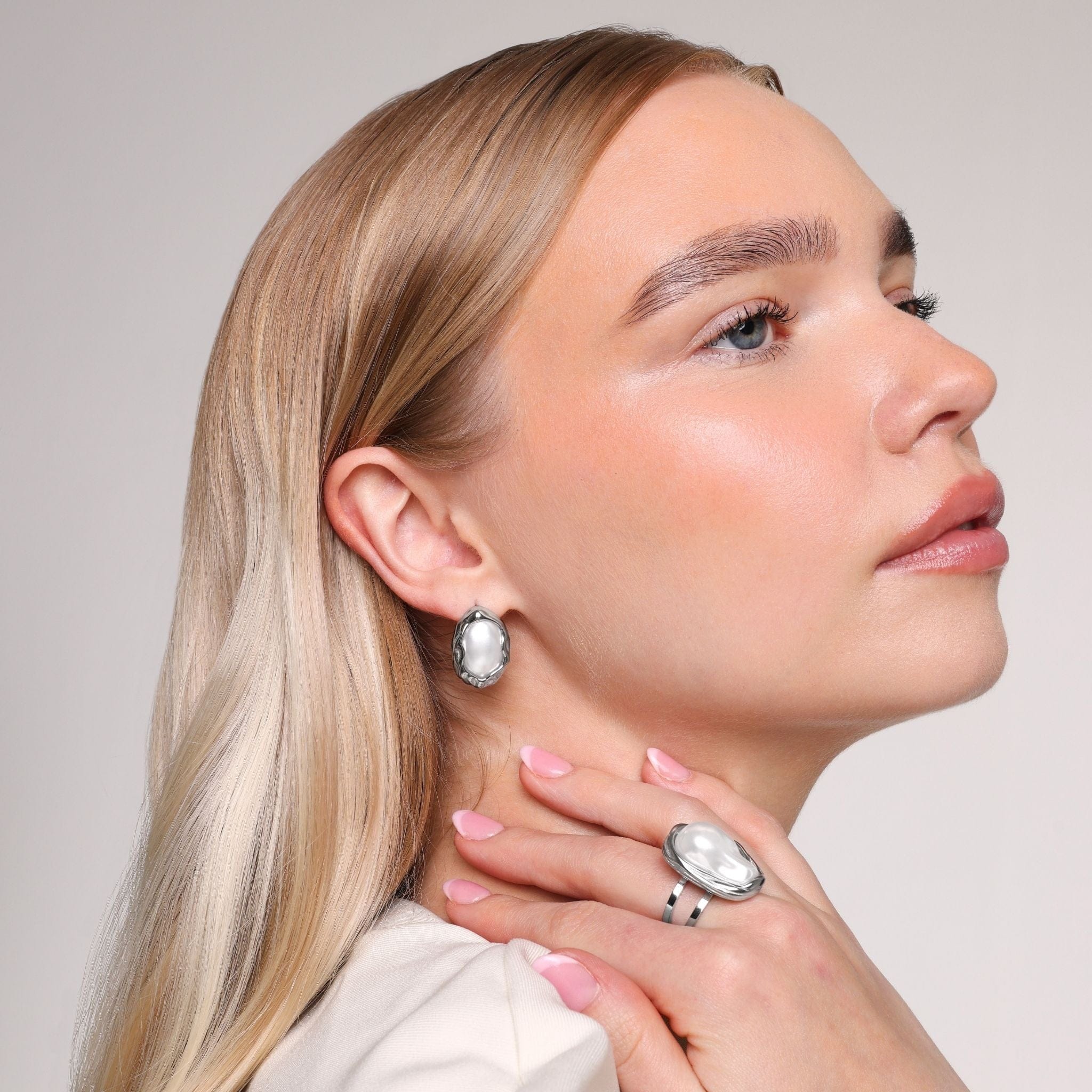 Larissa Pearl Stud Earrings - Image 7