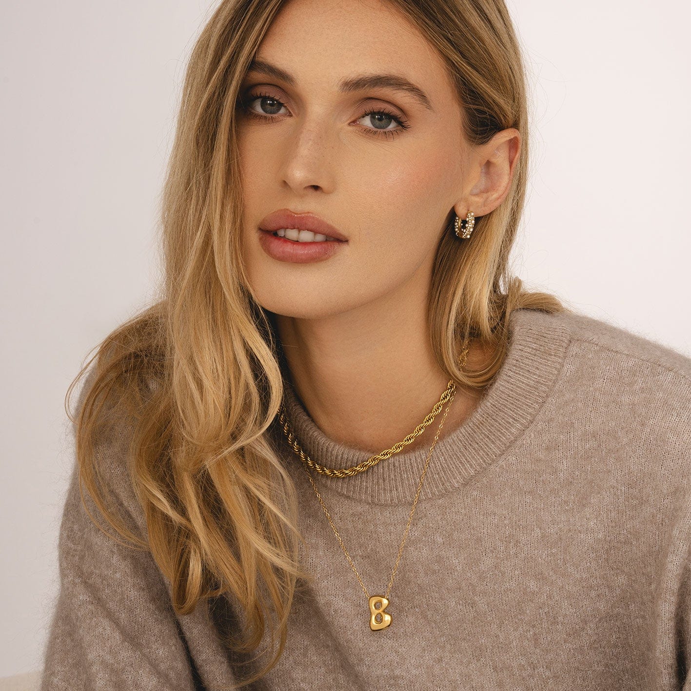Alice Pearl Hoop Earrings - Image 8
