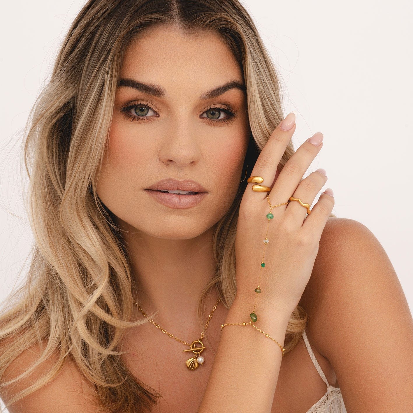 Olive Hand Chain Bracelet - Image 2