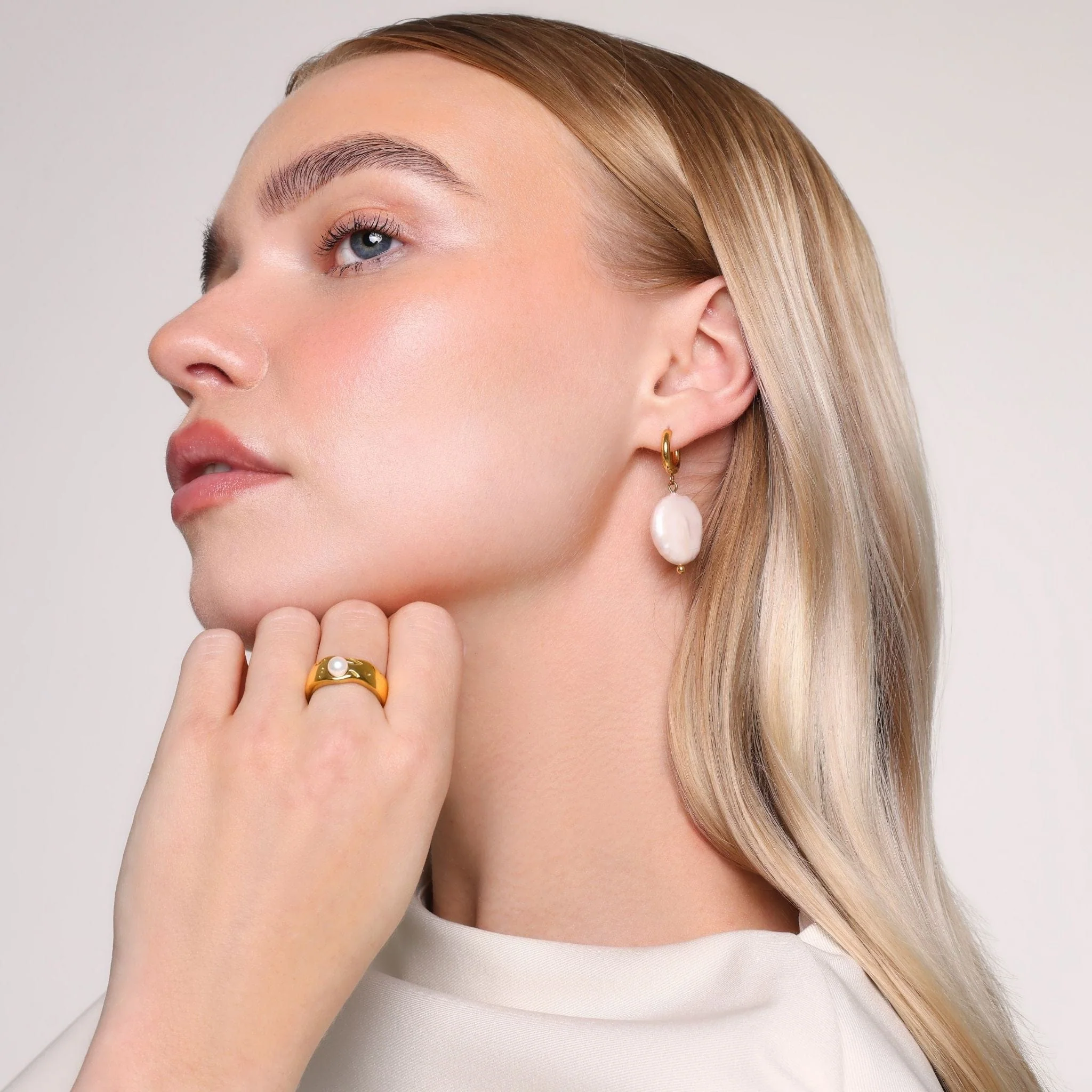 Tulum Pearl Hoop Earrings - Image 3