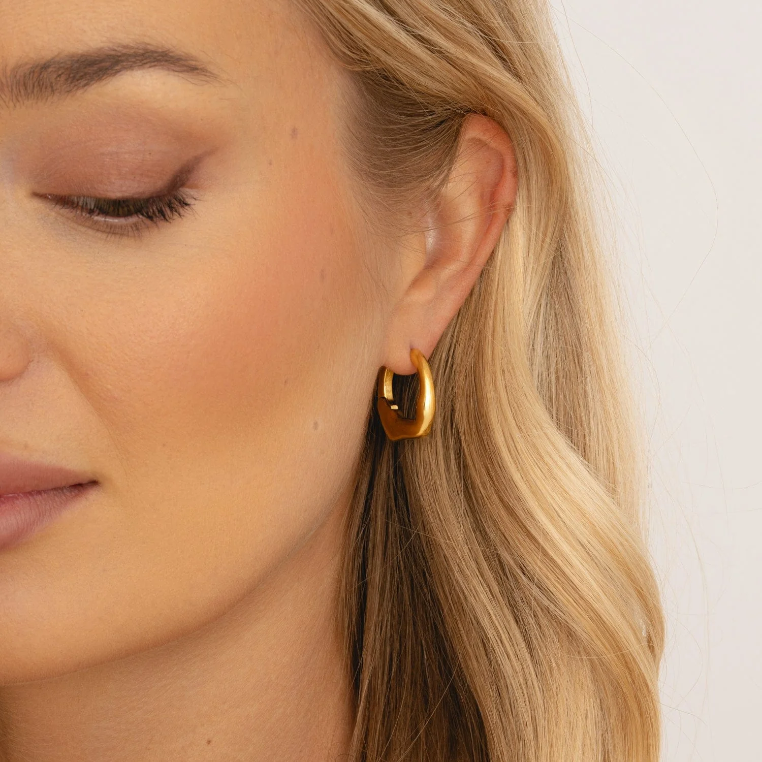 Wonder Hoop Earrings - Image 2