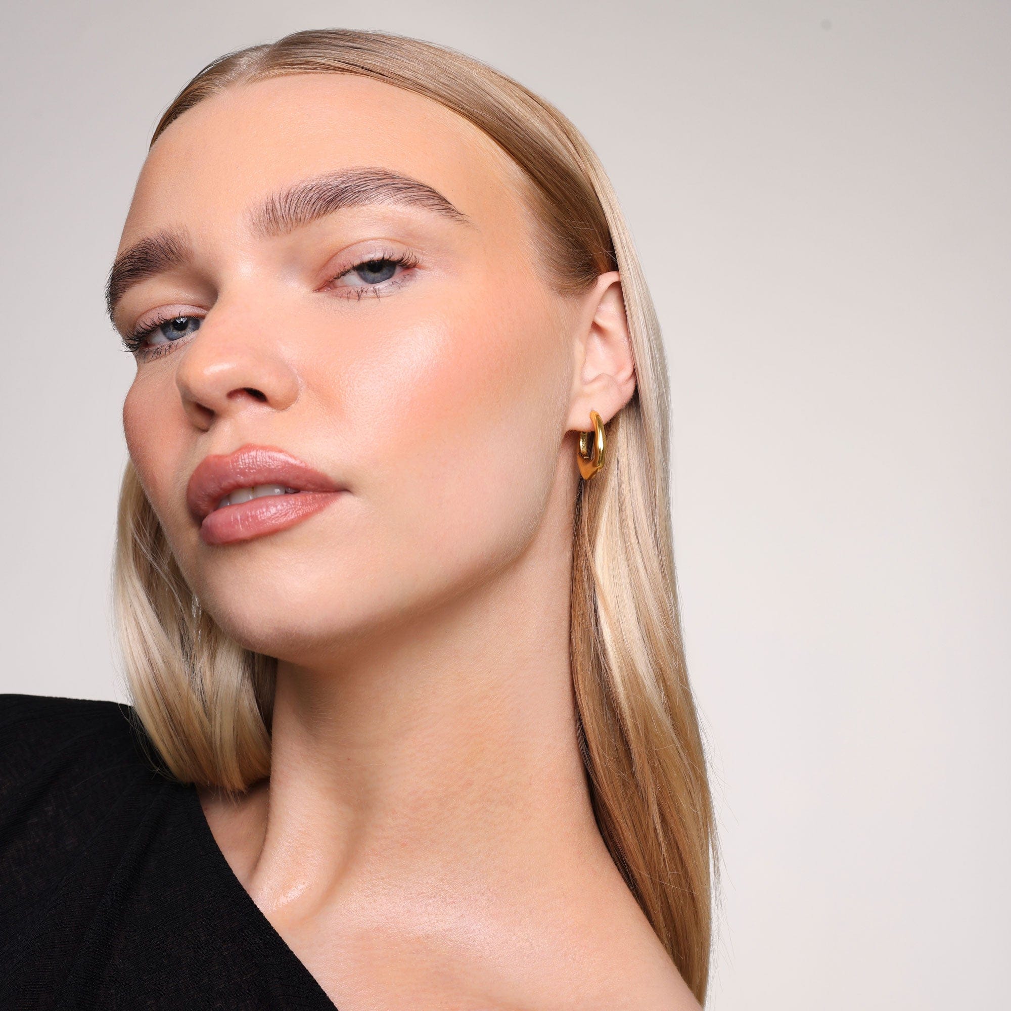 Wonder Hoop Earrings - Image 3